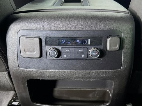 Used 2020 GMC Yukon SLT RWD image 25