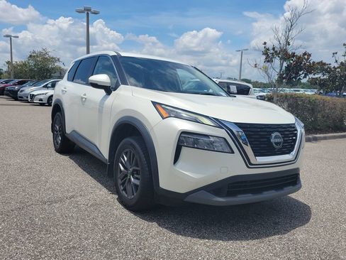 Certified 2022 Nissan Rogue SV FWD image 2