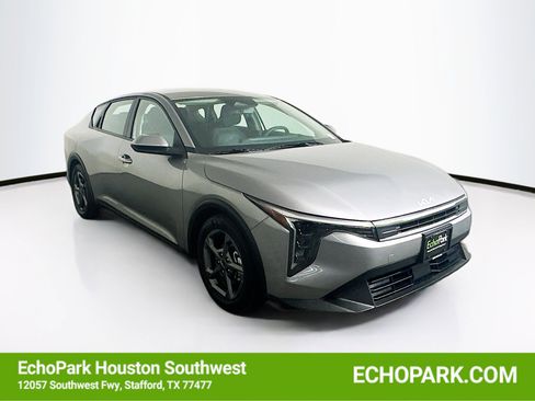 Used 2025 Kia K4 LXS image 1