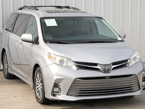 Used 2018 Toyota Sienna XLE Premium image 52