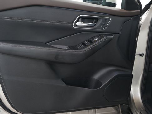 Used 2022 Nissan Rogue Platinum w/ Head-Up Display Package image 19