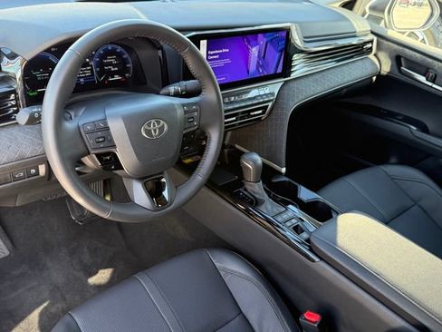 Used 2025 Toyota Camry XLE FWD image 11