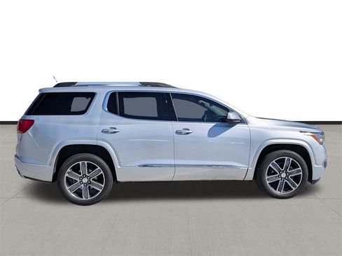 Used 2017 GMC Acadia Denali w/ Technology Package image 4