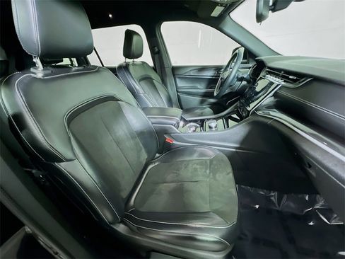 Used 2021 Jeep Grand Cherokee L Laredo image 26