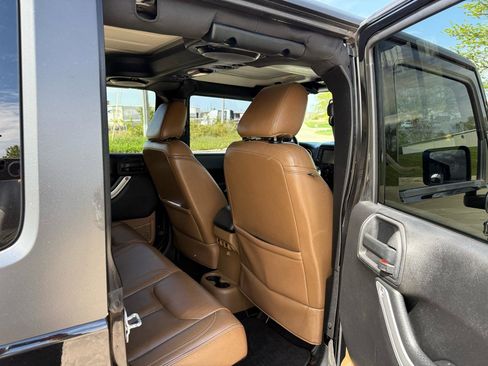 Used 2013 Jeep Wrangler Unlimited Sahara w/ Dual Top Group AWD/4WD image 20
