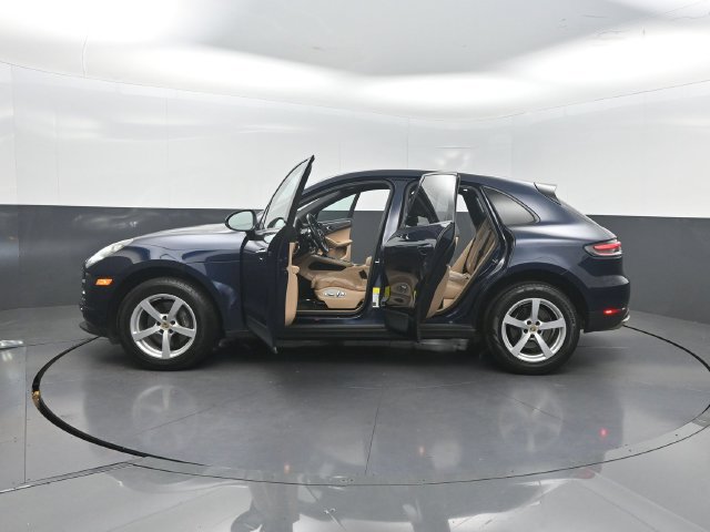 Used 2019 Porsche Macan AWD/4WD image 34