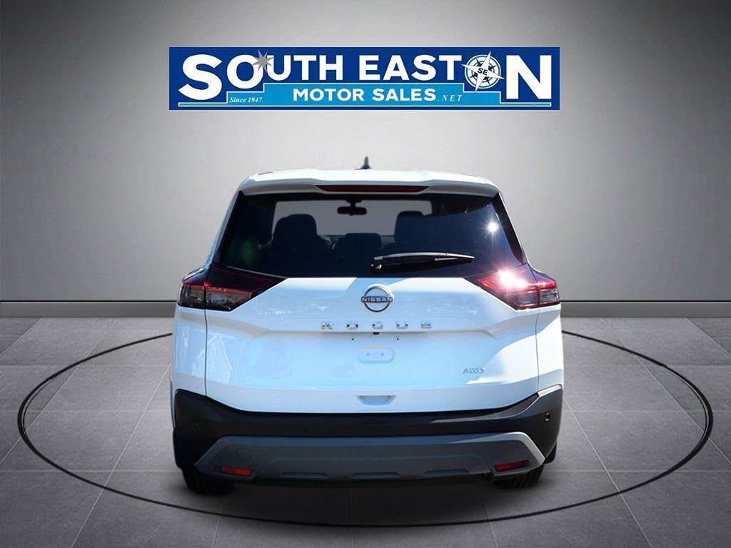 Used 2023 Nissan Rogue S AWD/4WD image 4