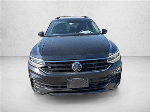 Used 2022 Volkswagen Tiguan SE R-Line AWD/4WD image 2