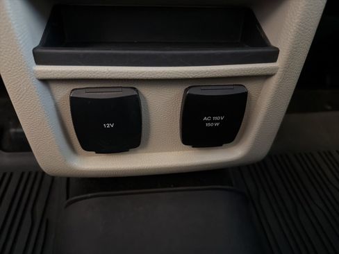 Used 2018 Ford Edge Titanium w/ Equipment Group 301A FWD image 13