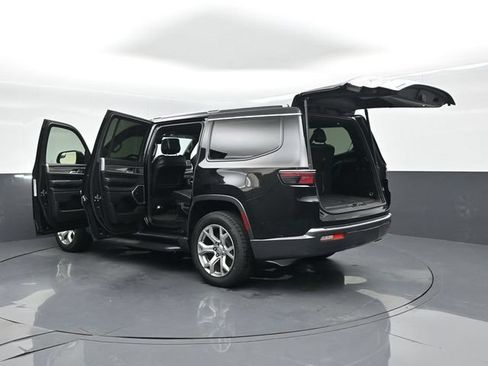 Used 2022 Jeep Wagoneer Series II AWD/4WD image 67