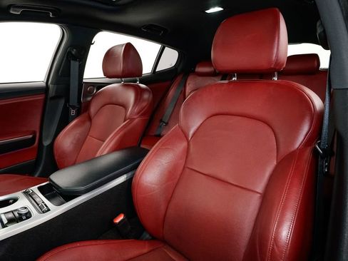 Used 2018 Kia Stinger GT1 image 13