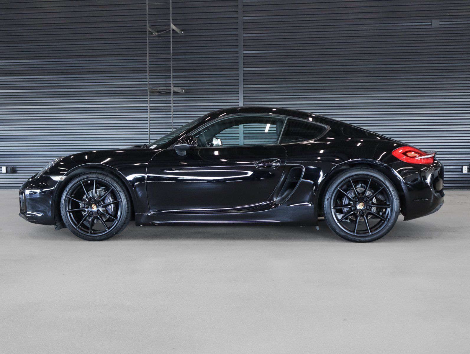 Certified 2016 Porsche Cayman RWD image 2