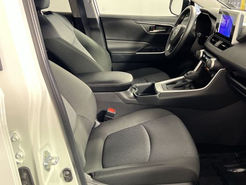 Used 2025 Toyota RAV4 XLE FWD image 29