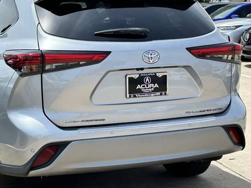 Used 2020 Toyota Highlander Platinum AWD/4WD image 6