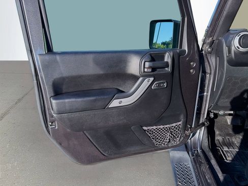 Used 2017 Jeep Wrangler Unlimited Sahara w/ Connectivity Group AWD/4WD image 20