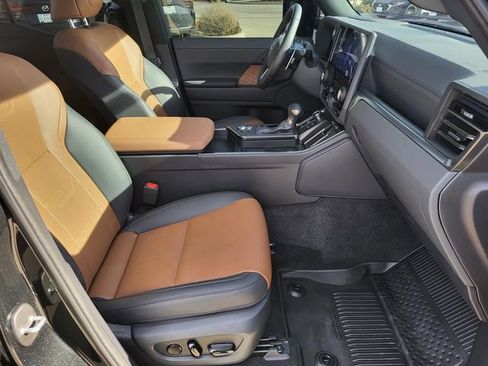 Used 2025 Lexus GX 550 w/ Accessory Package (2T) image 8