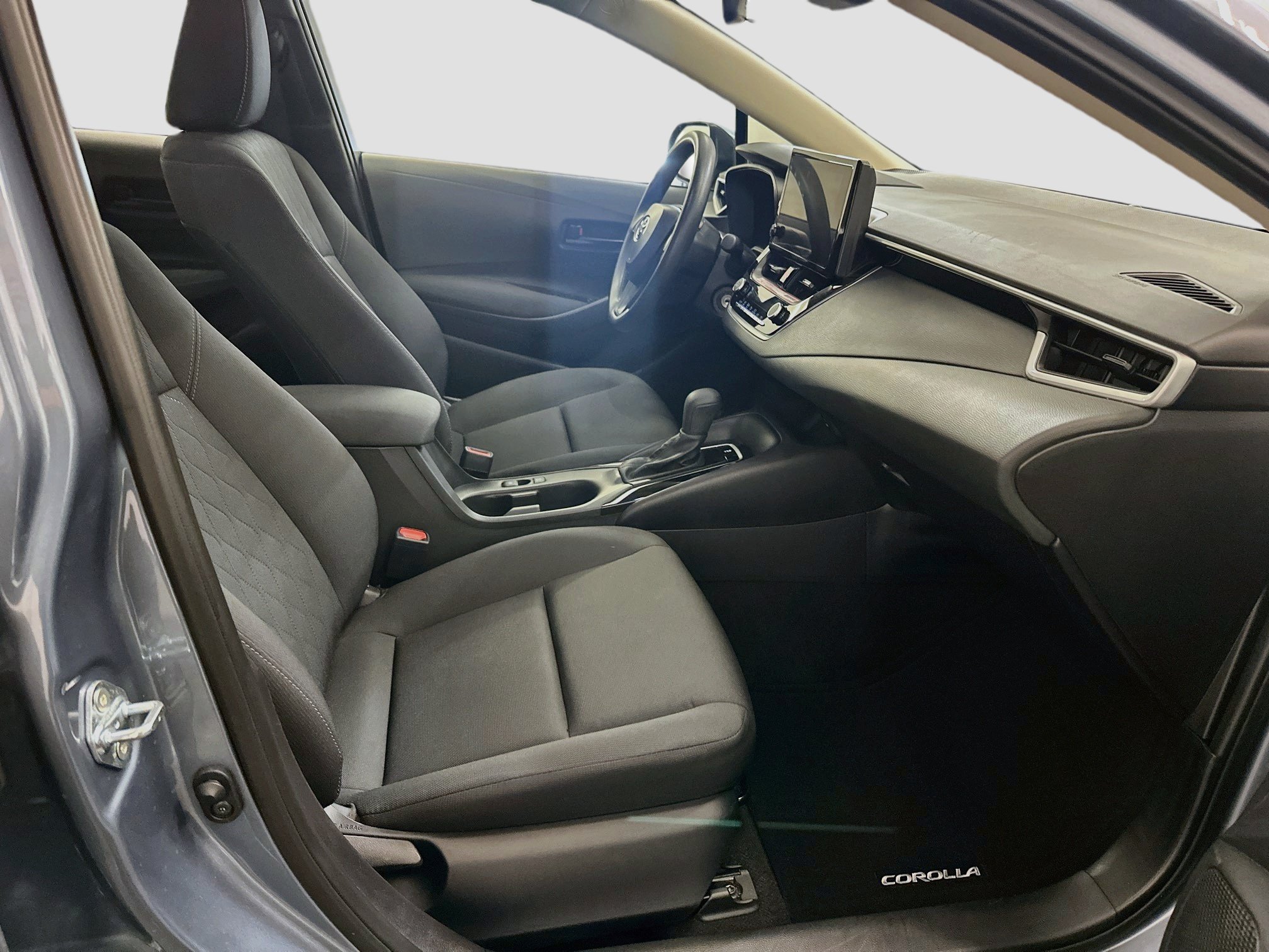 Used 2026 Toyota Corolla LE FWD image 32