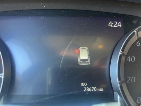 Used 2023 Toyota Highlander LE image 9