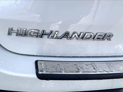 Used 2019 Toyota Highlander XLE image 30