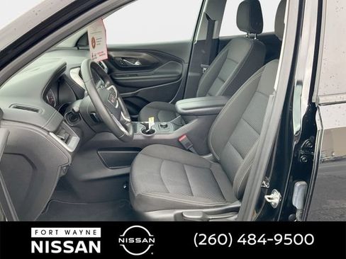 Used 2024 GMC Terrain SLE AWD/4WD image 12