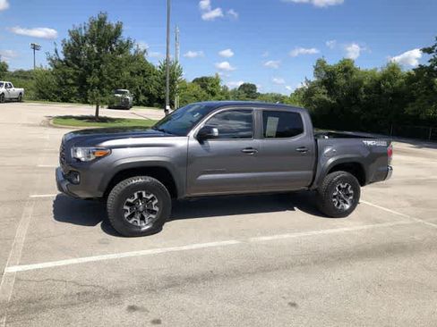 Used 2021 Toyota Tacoma TRD Off-Road AWD/4WD image 3