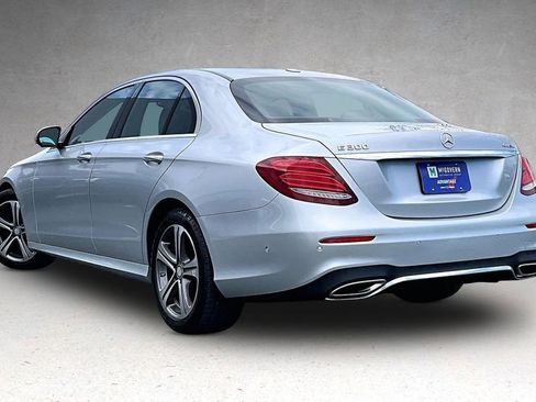 Used 2017 Mercedes-Benz E 300 4MATIC image 4