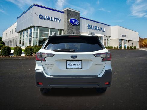 Used 2024 Subaru Outback Premium AWD/4WD image 5
