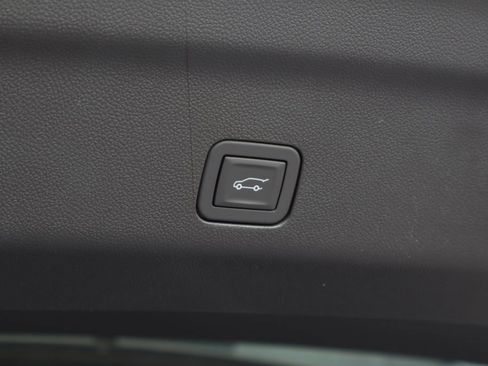 New 2026 GMC Yukon Denali w/ Sun & Power Step Package image 23