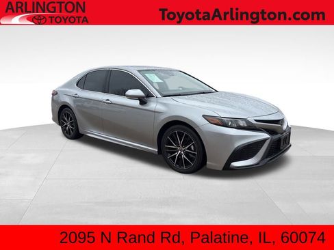 Used 2022 Toyota Camry SE image 1