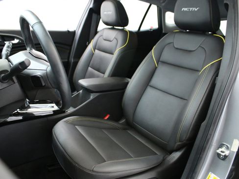 Used 2024 Chevrolet Trax ACTIV w/ Sunroof Package FWD image 26