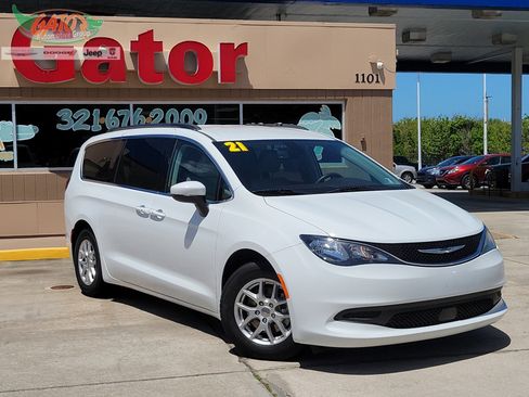 Used 2021 Chrysler Voyager Lxi FWD image 1