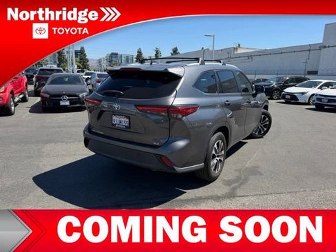 Used 2023 Toyota Highlander XLE FWD image 4