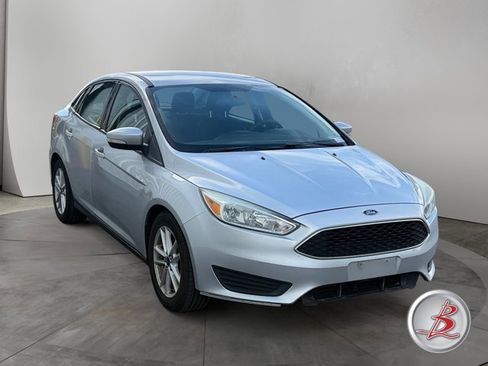 Used 2016 Ford Focus SE FWD image 1