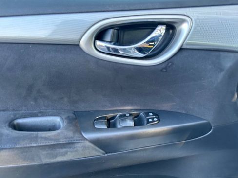 Used 2015 Nissan Sentra SR FWD image 12