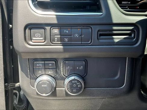 Used 2023 GMC Yukon SLT w/ SLT Premium Package AWD/4WD image 15