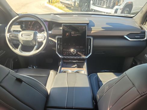 Used 2024 GMC Acadia Denali image 15