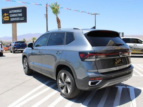 Used 2025 Volkswagen Taos SE AWD/4WD image 3