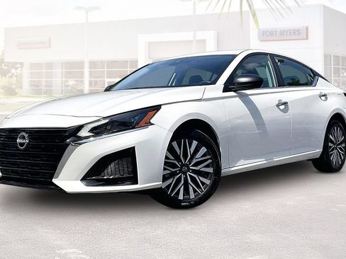 Used 2025 Nissan Altima 2.5 SV AWD/4WD image 29