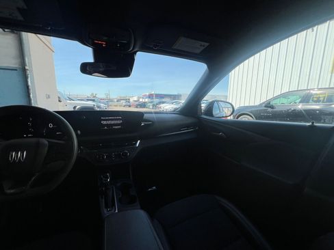 Used 2025 Buick Envista Preferred FWD image 35