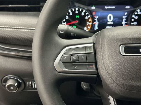Used 2024 Jeep Compass Latitude w/ Convenience Group AWD/4WD image 17