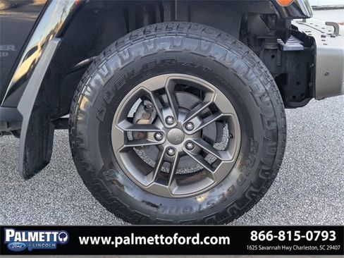 Used 2017 Jeep Wrangler Unlimited Sahara image 11