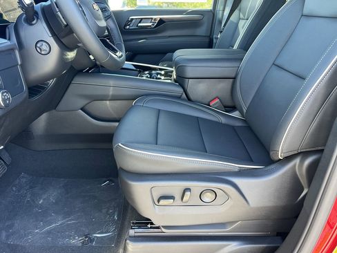 New 2026 Chevrolet Suburban Premier image 17