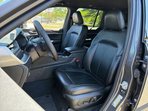 Used 2025 Jeep Grand Cherokee Limited AWD/4WD image 18