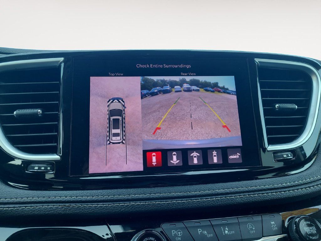 Used 2022 Chrysler Pacifica Limited FWD image 25