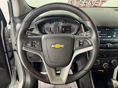 Used 2017 Chevrolet Trax LT w/ LT Convenience Package FWD image 13