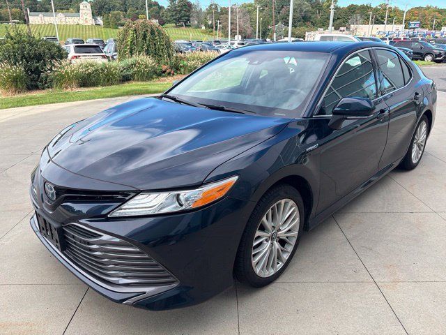 Used 2018 Toyota Camry XLE FWD image 3
