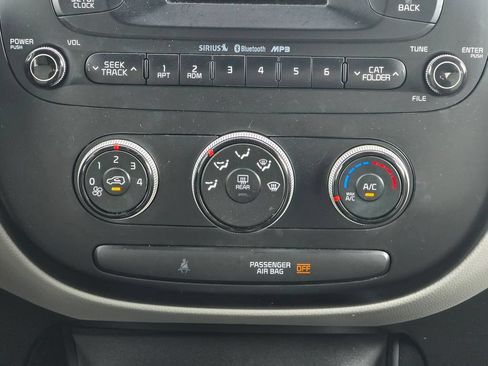 Used 2015 Kia Soul FWD image 14