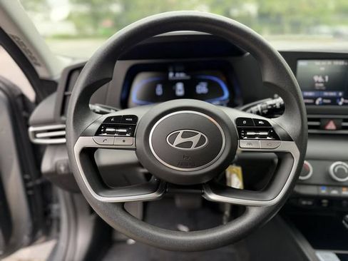 Used 2025 Hyundai Elantra SE w/ Cargo Package FWD image 14