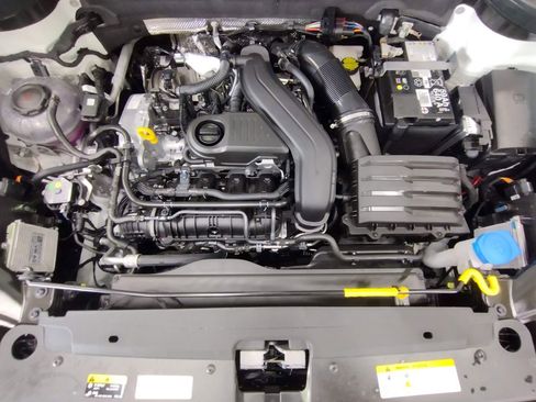 New 2025 Volkswagen Taos SE image 7