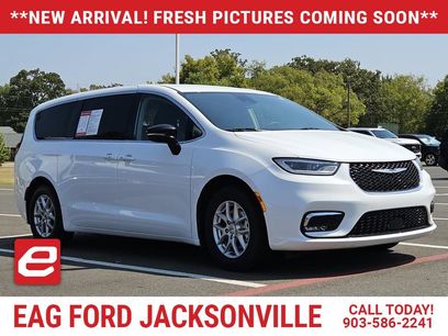 Used 2024 Chrysler Pacifica Touring-L